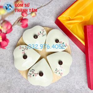 Xuong san xuat bo khay mut tet khay trai tim 5 canh dep mat