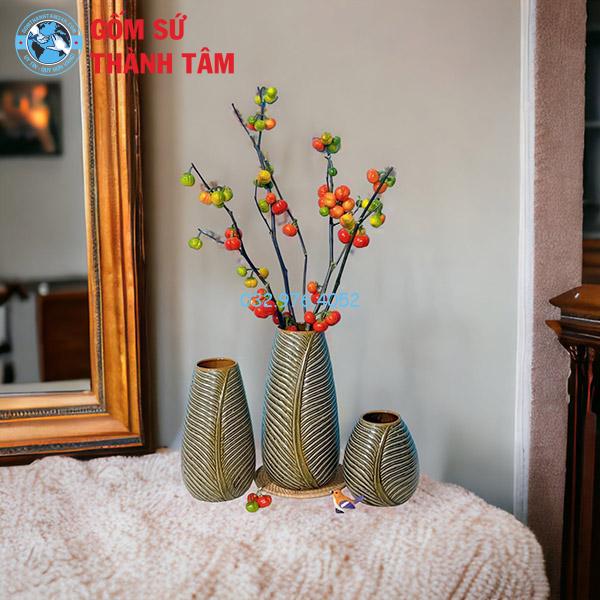 Bình hoa bát tràng khắc nổi đơn giản