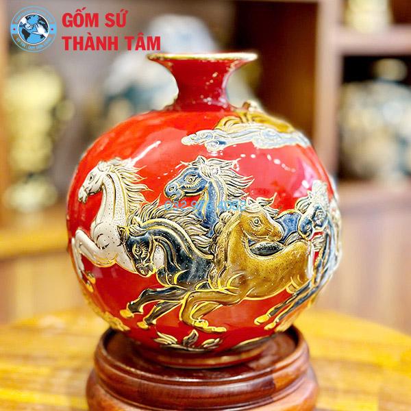 Bình hút lộc màu đỏ công đào đắp nổi dát vàng