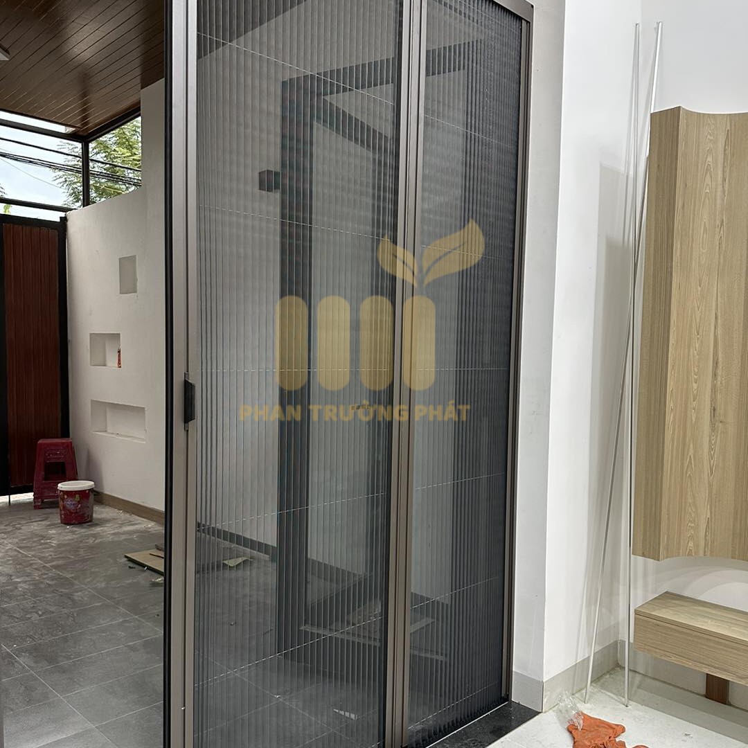 Cửa đi/cửa sổ có ray lưới xếp hệ 32