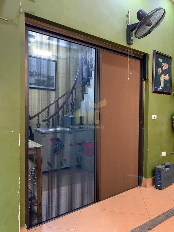 Cửa Lưới Xích Không Ray Kết Hợp Rèm Tổ Ong