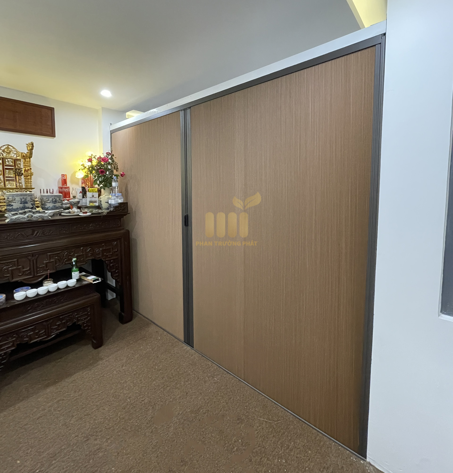 Cửa lưới chống muỗi dạng xếp khung nhôm màu đen hai cánh trượt