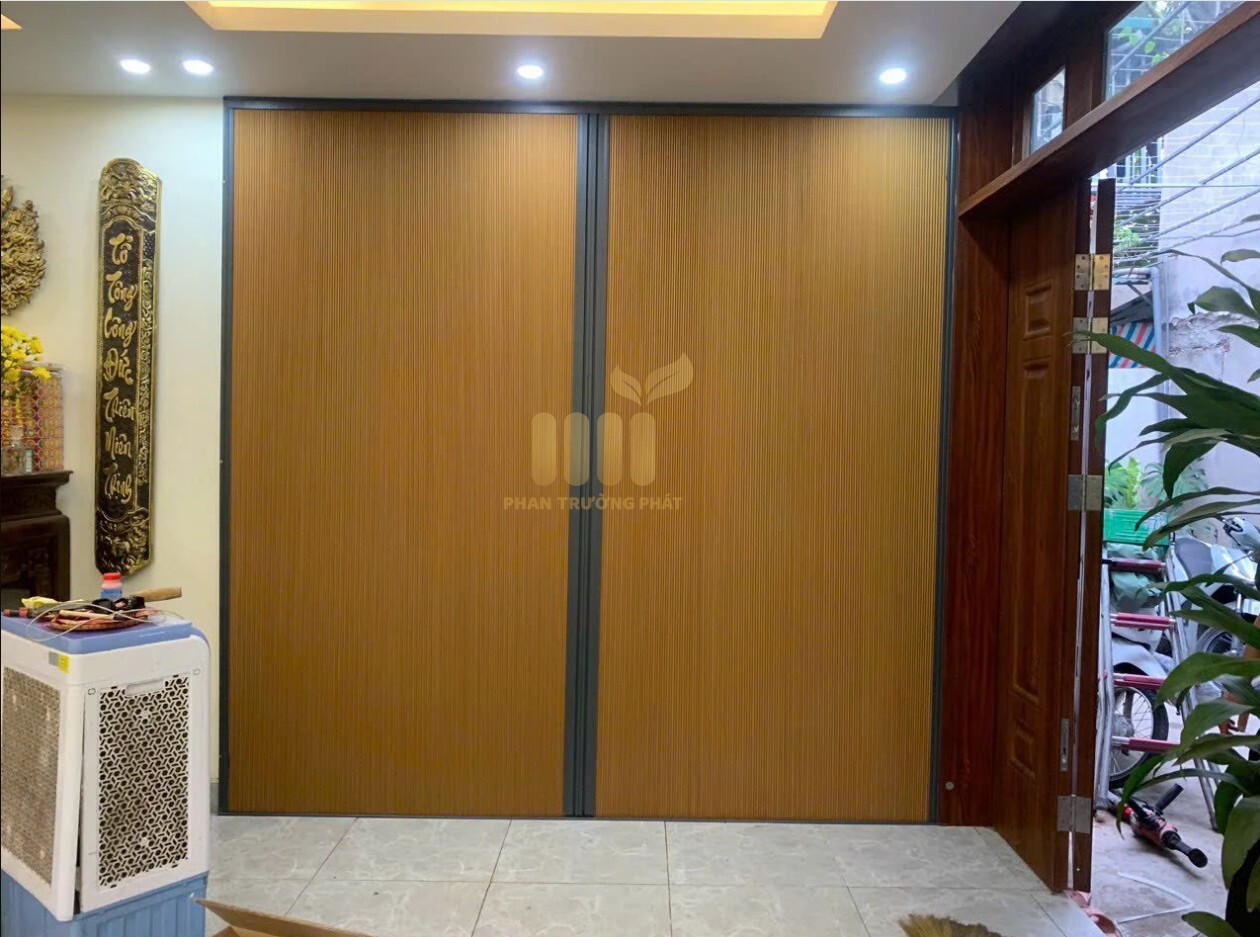 Rèm cửa sổ cách nhiệt màu be cho cửa kính lớn phòng khách, che nắng và cách âm hiện đại