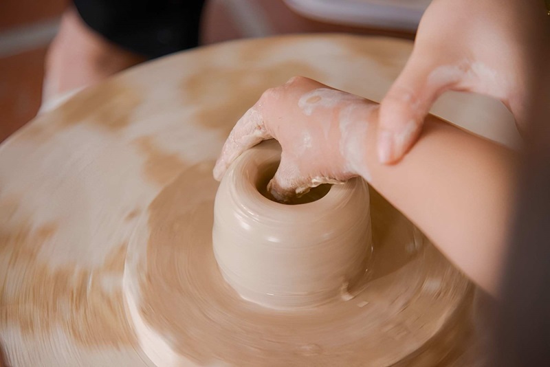 Cách để căn giữa đất sét trên bàn quay cho người mới bắt đầu cach de can giua dat set tren ban quay cho nguoi moi bat dau 67699b49bcf7f