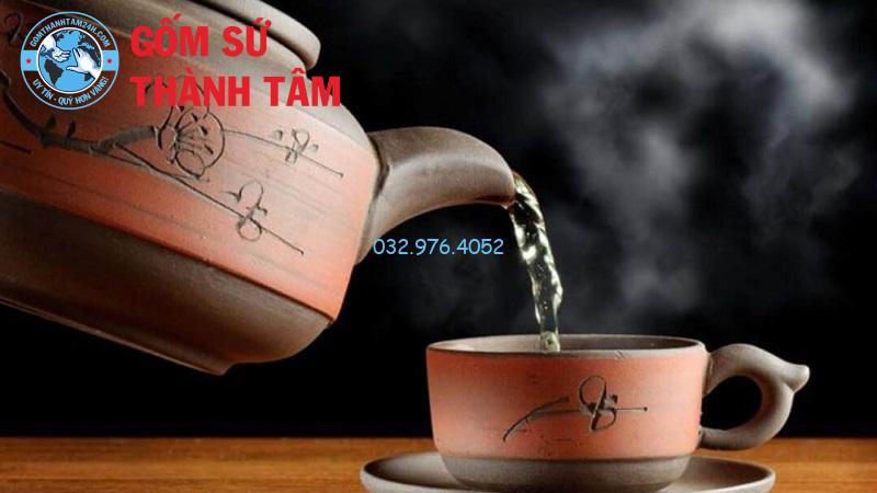 Hướng dẫn cách hãm trà thơm ngon đúng chuẩn ngay tại nhà Chất liệu gốm sứ giúp giữ nguyên hương vị của trà