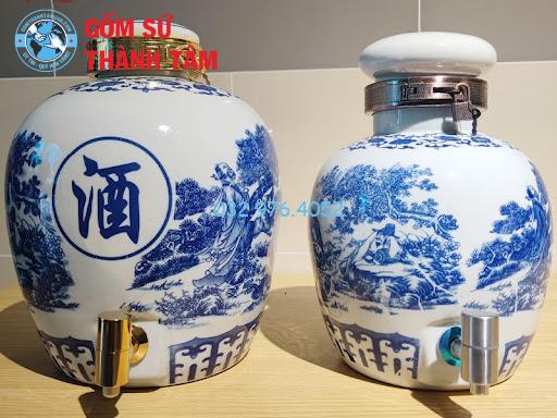 Hướng Dẫn Chi Tiết Cách Ngâm Rượu Sim Tại Nhà Đơn Giản Nhất Ngâm rượu sim bằng bình gốm sứ giúp giữ nguyên vị và hương rượu