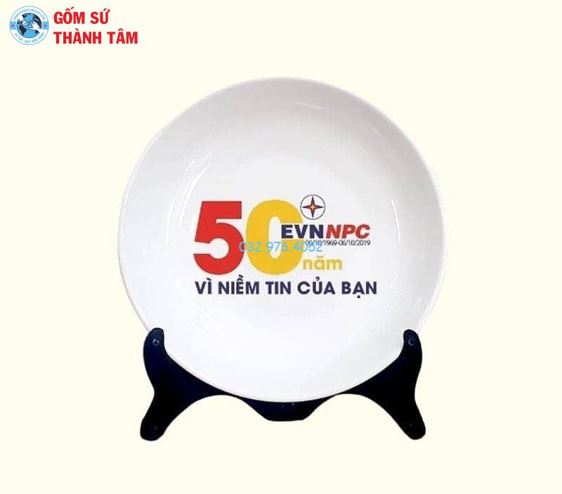 Đĩa sứ lưu niệm sự kiện – Quà tặng sang trọng, ý nghĩa Đĩa sứ có thể được thiết kế riêng theo từng chương trình