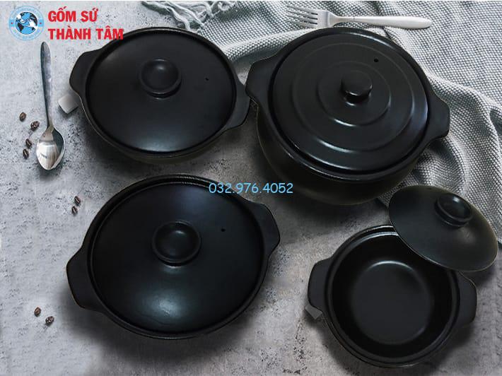 So sánh nồi nắp kính và nắp sứ trên nồi đất Bát Tràng
