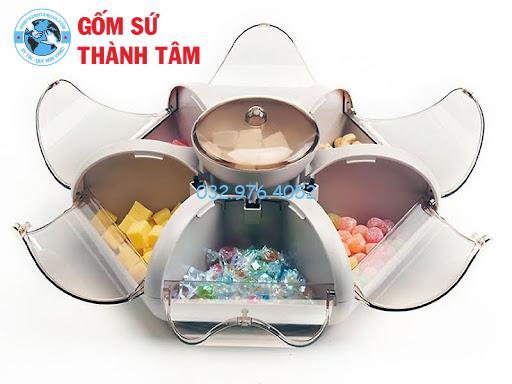 Khay đựng mứt bằng nhựa tiện lợi và là điểm nhấn cho không gian ngày Tết